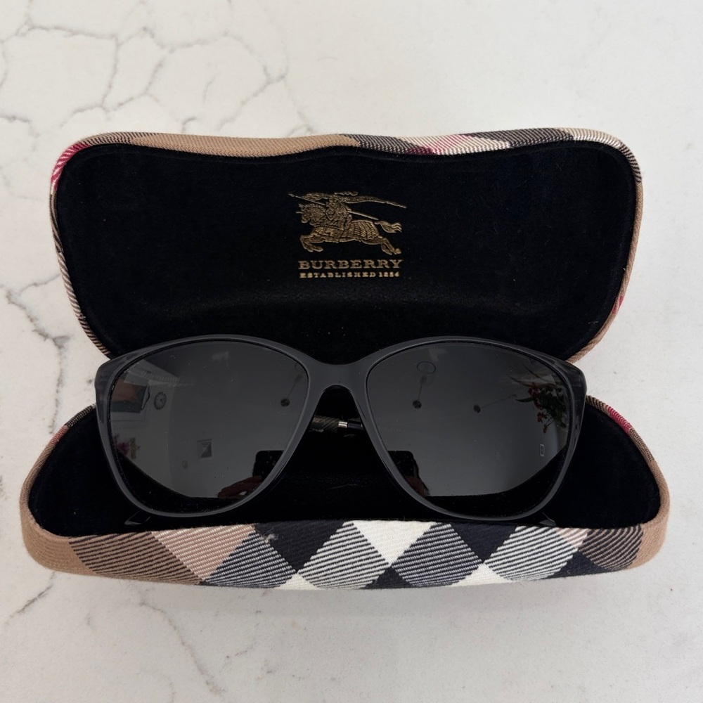 BURBERRY Classic Plaid Eyeglass Case in Beige and Black